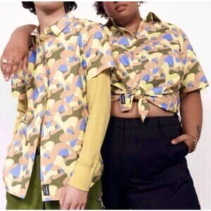 NEW Wildfang Essential Short Sleeve Button Up Shirt Abstract Pop Art Size XS NWT